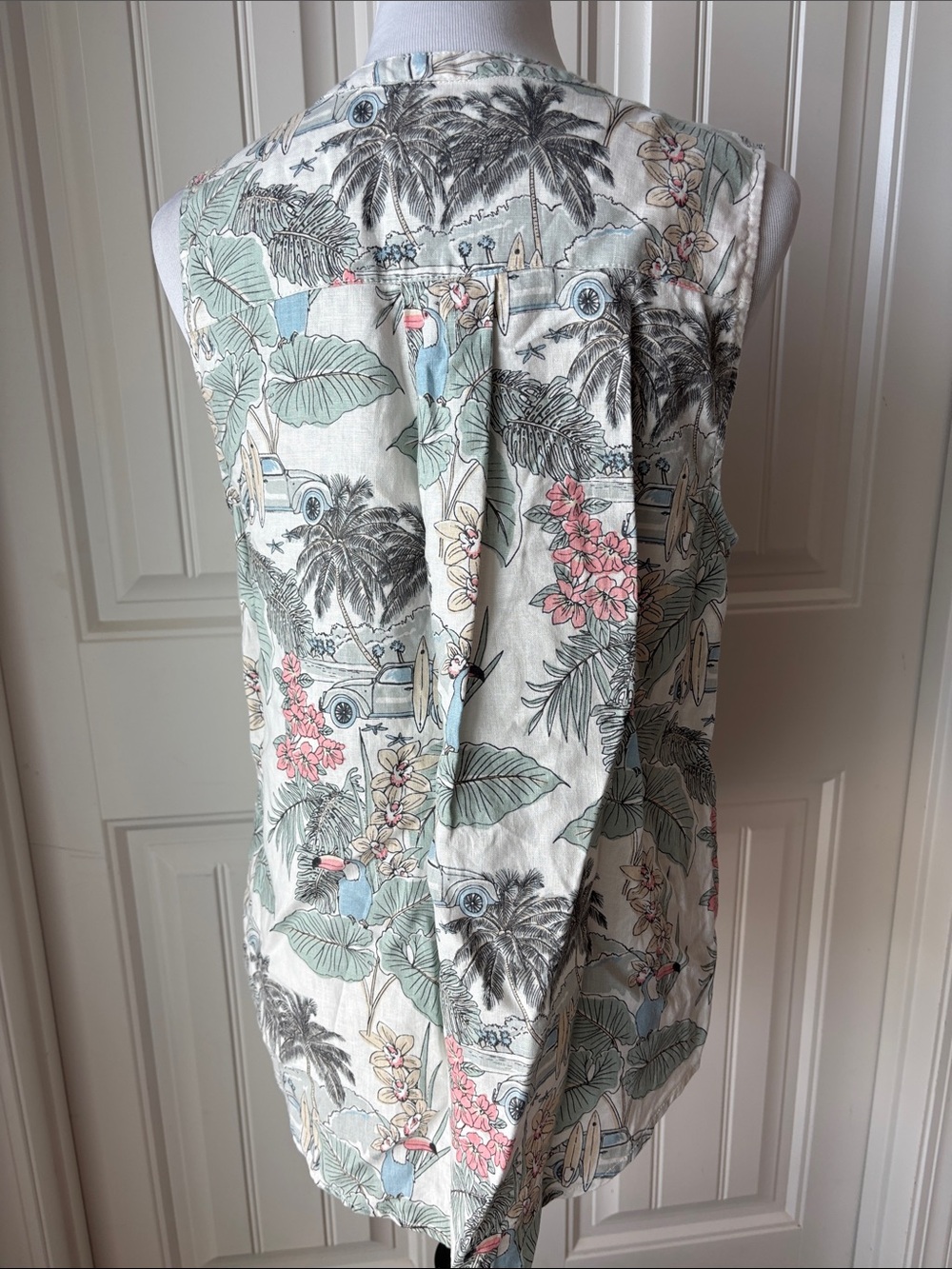C&C California Light Aqua Floral 100% sleeveless Linen Blouse - Picture 5 of 7